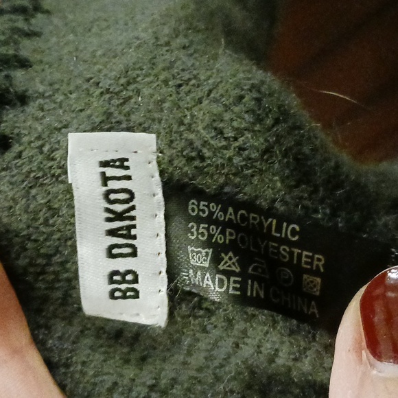 SPECIAL 2/$25 BB Dakota reversible poncho - Picture 7 of 7